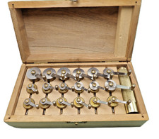 mainspring winder . estrapades aux ressorts