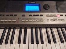 tastiera yamaha psr E443