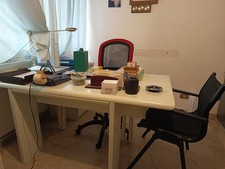 Scrivania con Cassettiera e Ripiano