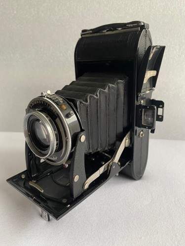 Macchina fotografica - , a