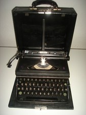 MACCHINA DA SCRIVERE D'EPOCA ANTICA E RARA - PORT. TRIUMPH PERFEKTE ANNO 1936