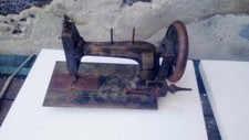 ANTICA MACCHINA DA CUCIRE