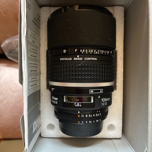 Nikon nikkor 105mm - 105mm, f/2