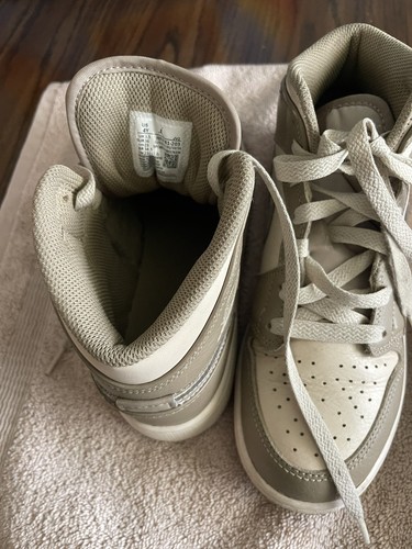 Nike air jordan mid - air,