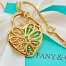 Collana con ciondolo chiave