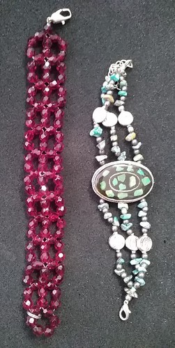 Lotto due bracciali - , pietre