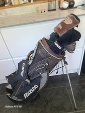 SET COMPLETO DI MAZZE DA GOLF