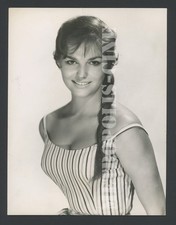 RITRATTO DI CLAUDIA CARDINALE