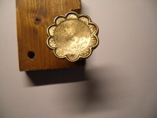 VECCHIA MANIGLIA IN OTTONE A POMELLO CON VITI IN FERRO PER MOBILI VARI - 