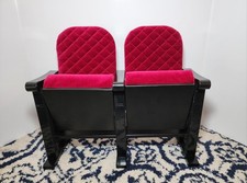 Sedili teatro velluto ragazza