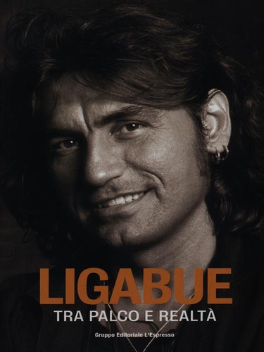 Ligabue tra palco realta - ligabue, e