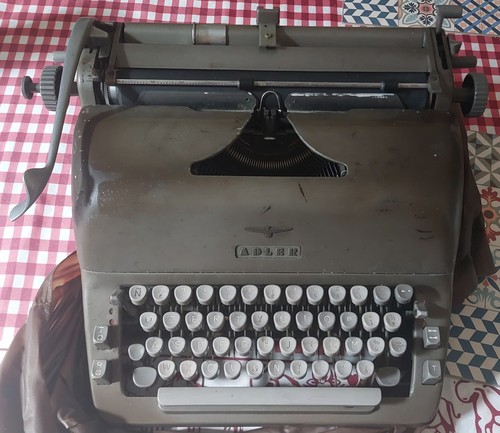 Macchina scrivere adler - da,