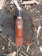 Coltelli a fodero in pelle