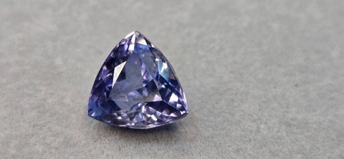 Tanzanite blu naturale taglio