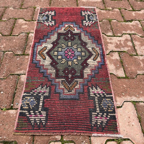 Tappeto rosso navy - 1x3, piedi