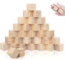 Cubi di legno vuoti piccoli