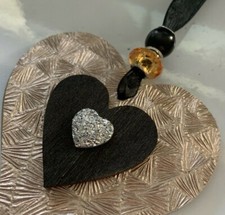 Cuore in legno scintillante