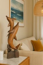 Statua in Legno con Delfini