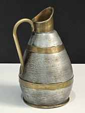 Pichet en métal et laiton