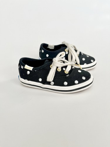 Scarpe nuove senza etichette