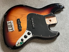 Fender Vintera 70s Jazz basso