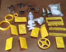 LOTTO N°26 PZ STAMPI FORME BISCOTTI + CONI + COPPAPASTA + VARI PER PASTICCERIA