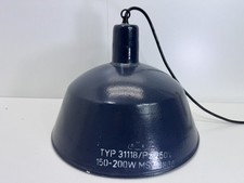 Vecchia lampada da fabbrica