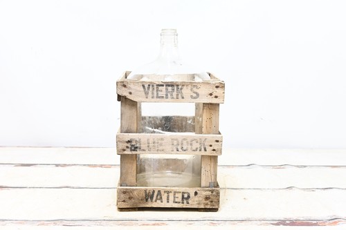 Bicchiere acqua roccia blu