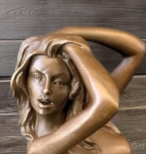 Statua scultura bronzo donna