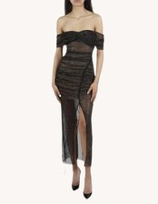 Abito nero autoritratto spalle