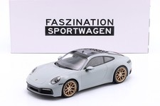 Porsche 911 (992) Carrera 4S 2023 cerchi gesso/oro 1:18 Minichamps