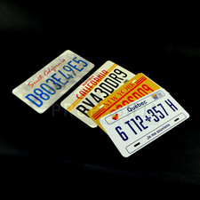 UPLOAD Set di Targhe Futuristiche Prop Originale (0912-7537)