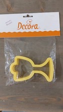 CUTTING PASTA AND COOKIES
