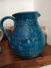 vecchia brocca in ceramica
