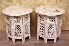 Bella coppia di comodini / tavolini tondi smontabili in legno dipinto di bianco