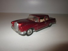 MERCEDES 220 SE REF 126 par