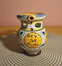 Brocca scherzo ceramica ARS DERUTA, maiolica puzzle "Bevi Se Puoi", vintage 
