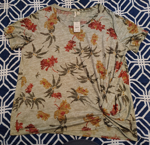Top donna nuovo con etichette