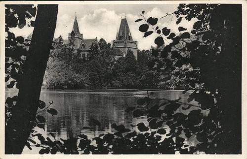 Cerveny hradek - cerveny,