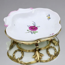 Meissen del 1800: ciotola conchiglia in Vermeil parigino, tabureto Boin, argento