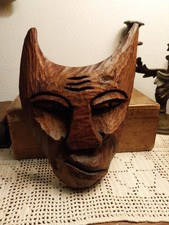 vecchia maschera in legno