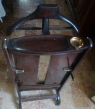 Omino in legno a rotelle con