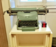 Macchina da scrivere Olivetti