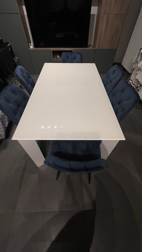 Tavolo moderno con - , in