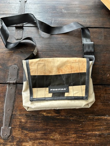 Freitag f11 lassie messenger - lassie,