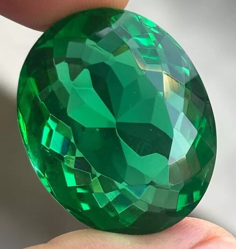 Enorme smeraldo verde - , taglio