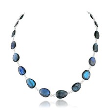 Collana con ciondolo ovale