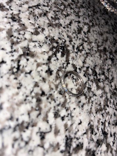 Anello con diamanti usato