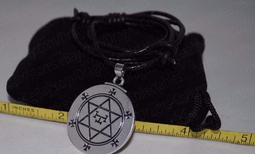 Collana con ciondolo talismano