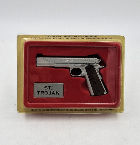 Pistole revolver sti - &,